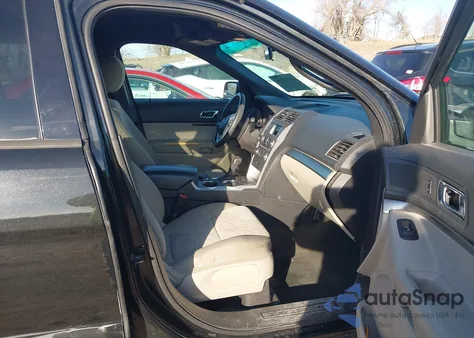 2013 Ford Explorer z USA, uszkodzony, nr VIN 1FM5K8B83DGC21327